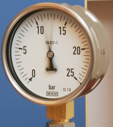 Pressure gauge without filling liquid - result: vibrating pointer