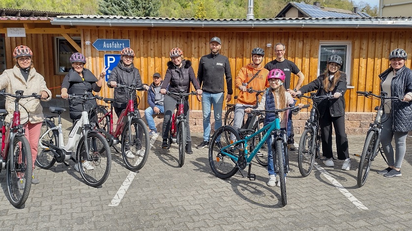 Ukraine - Fahrradübergabe