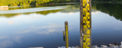 Hydrostatic level measurement in a lake