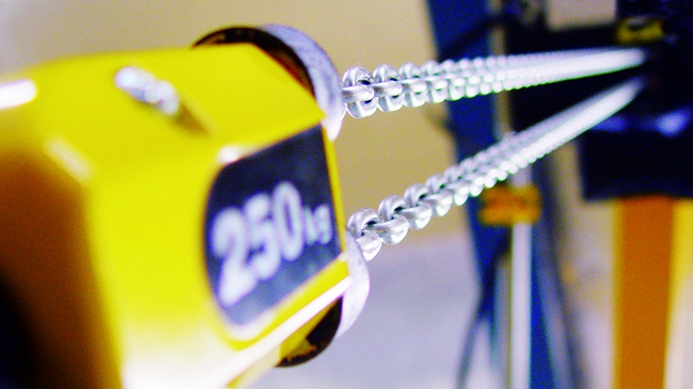 Check friction clutches using the chain hoist test set - WIKA blog
