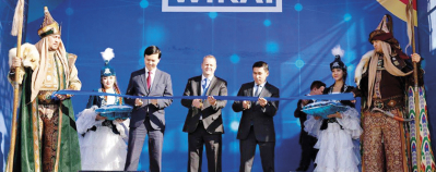 By cutting the ribbon, the new factory was officially opened.