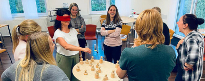 The programme “Frauen in Führungspositionen” (FiF) by the Bavarian association of metalworking and electrical engineering employers promotes aspiring female managers.