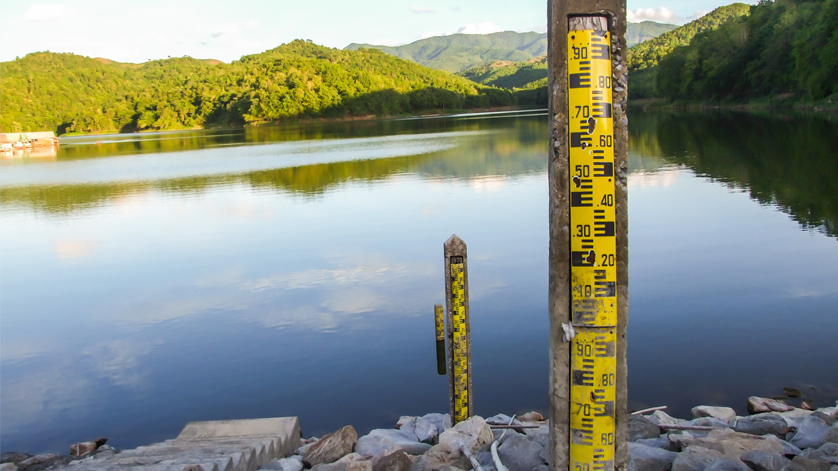 Fissaggio sonde immergibili per la misura di livello