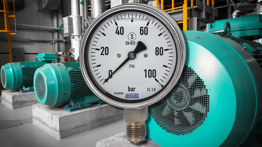 Liquid filled pressure gauge in its field of application