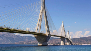 A Tensão Invisível: Por que Monitorar Cabos é Vital para a Vida Útil de Pontes Estaiadas