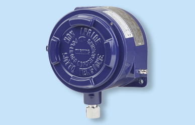 The type B pressure switch can be configured with three switching points for a dual function.